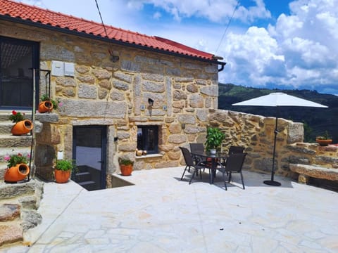 Property building, Spring, Natural landscape, BBQ facilities, Dining area, Mountain view