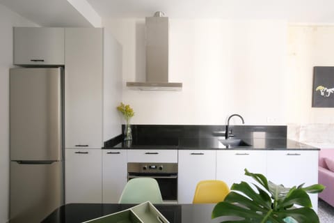 Kitchen or kitchenette, pet friendly, stove