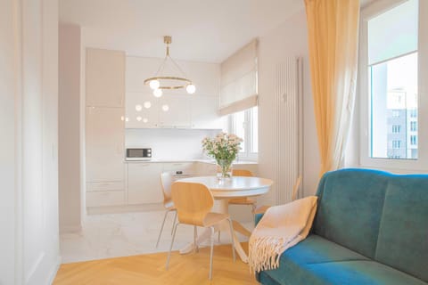 Kitchen or kitchenette, Living room, Seating area, stove