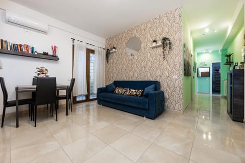 Living room, Seating area, locker, air conditioner