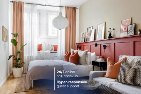 Photo of the whole room, Text overlay