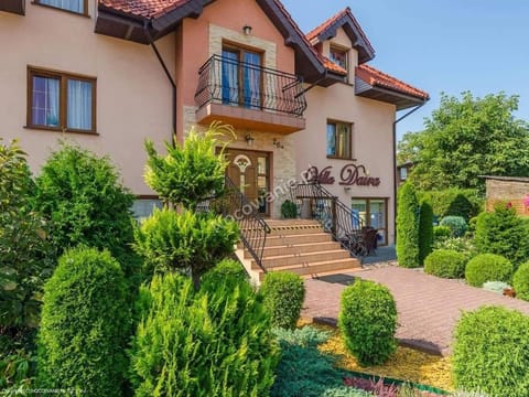 Property building, Facade/entrance, Spring, Day, Garden, Balcony/Terrace, Garden view