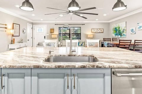 Kitchen or kitchenette, Dining area, fireplace