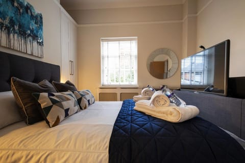 Photo of the whole room, Bedroom, towels