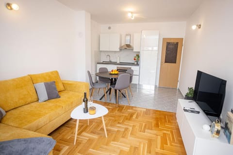 TV and multimedia, Kitchen or kitchenette, Seating area, Dining area, minibar, stove