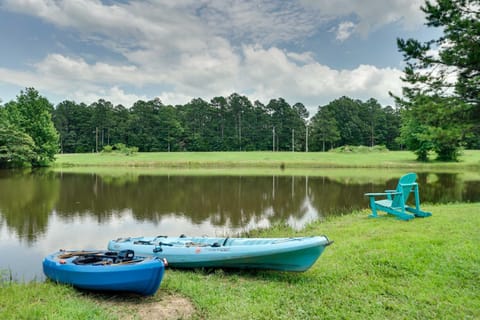 Spacious Getaway By Wolf Pen Gap 15 Acres and Pool! Apartment in Arkansas