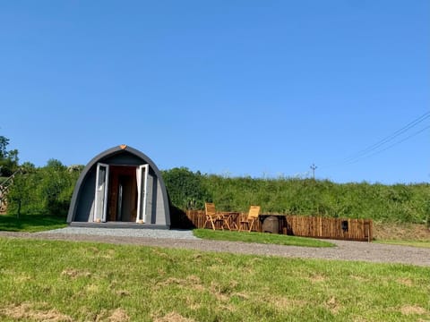 Property building, Natural landscape, Garden, Parking