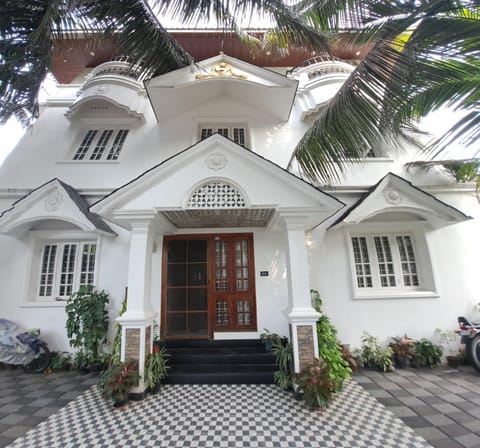 Property building, Facade/entrance, Garden