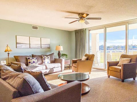 Huge Yacht Waterfront Paradise 15000sf Pool Hot Tub House in North Myrtle Beach