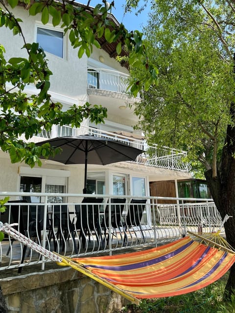 Property building, Patio, Balcony/Terrace