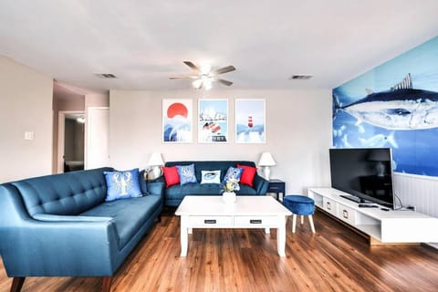 15 min to AT&T Lakefront Home suite 3 Bed 1 bath , Read the listing House in Irving