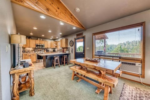 Perk Canyon Hidden Acres-Hot Tub-Gas Fireplace Apartment in Ruidoso