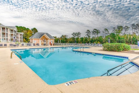 Myrtle Beach Waterfront Condo 5 Mi to Boardwalk! Apartment in Carolina Forest