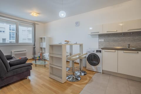 Kitchen or kitchenette, Living room, minibar, dryer, air conditioner