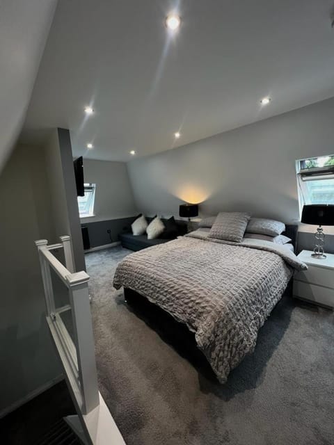 Bed, Photo of the whole room, Bedroom