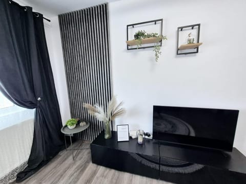 Communal lounge/ TV room, TV and multimedia, Living room, Seating area