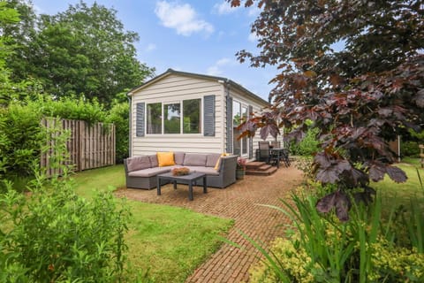 Property building, Day, Garden, Seating area, Garden view, sunbed