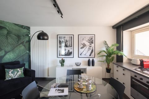 Kitchen or kitchenette, Living room, Food and drinks, Seating area, Dining area, Food, minibar, pet friendly, stove