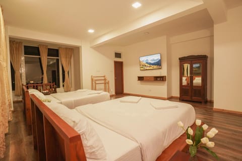 Bed, TV and multimedia, Photo of the whole room