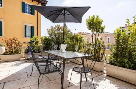 Spring, Day, Garden, View (from property/room), Balcony/Terrace, Dining area, Garden view