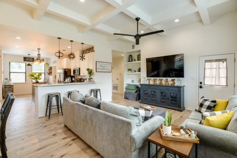 Updated New Braunfels Home with Fire Pit! House in New Braunfels