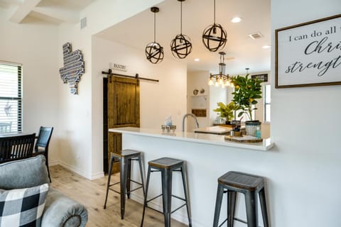 Updated New Braunfels Home with Fire Pit! House in New Braunfels