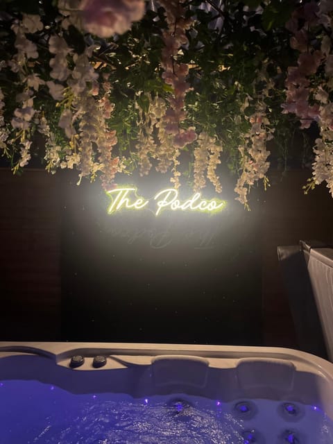 The Garden Pod with Private Hot Tub Chalet in County Donegal