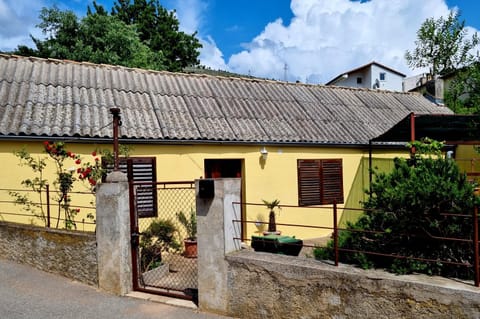 Property building, Day