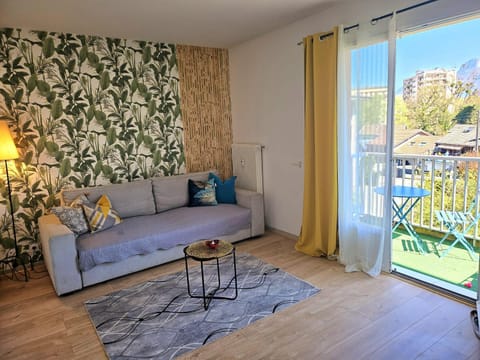 Paradise Apartment near downtown lake & Free Parking - local bike Apartment in Annecy