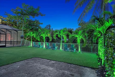 VillaKoBo Heated Pool Spa Bar Tennis Golf House in Golden Glades