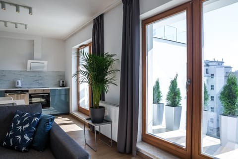 View (from property/room), Balcony/Terrace, Kitchen or kitchenette, Living room, Seating area, Dining area, pet friendly, stove