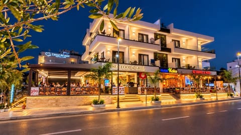 Property building, Restaurant/places to eat, Day, Night, Neighbourhood, City view, Street view, Breakfast, Location