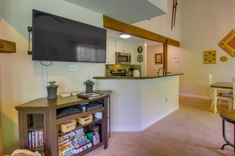 Wintergreen Resort Vacation Rental with Pool Access! Apartment in Nelson County