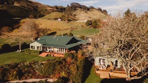 Property building, Garden, Hot Tub, Spa and wellness centre/facilities