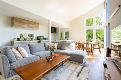 Summer, TV and multimedia, Kitchen or kitchenette, Living room, Dining area