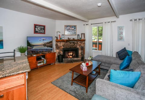 TV and multimedia, Living room, Seating area, flat iron