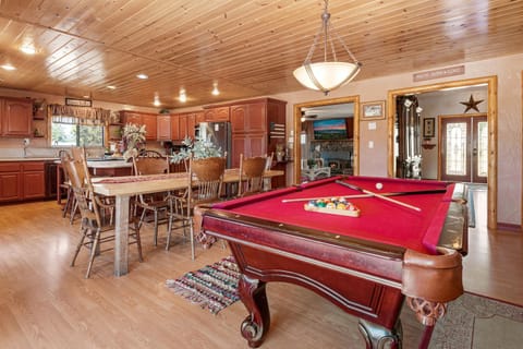 Billiard, Dining area