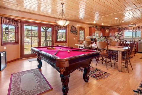 Billiard, Dining area