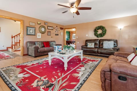 Living room, Seating area, fireplace