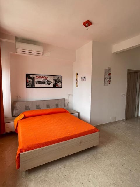 Bedroom, air conditioner
