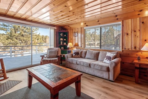 View (from property/room), Balcony/Terrace, Living room, Seating area