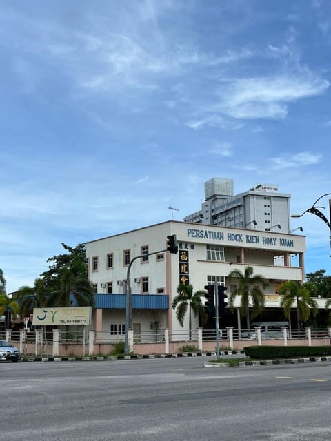 Property building, Location