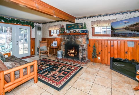 TV and multimedia, Living room, Seating area, flat iron