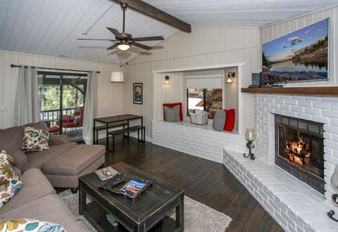 TV and multimedia, Living room, Seating area, fireplace, flat iron