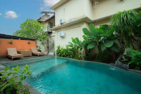 Swimming pool, sunbed