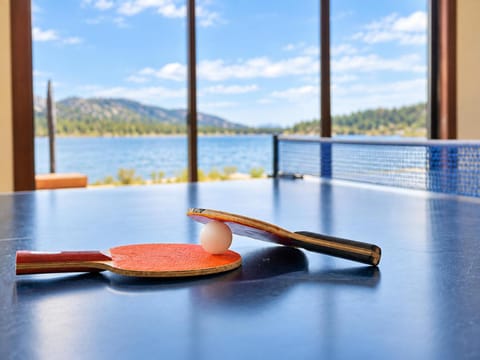 Game Room, Lake view