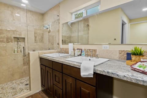 Shower, Bathroom, towels