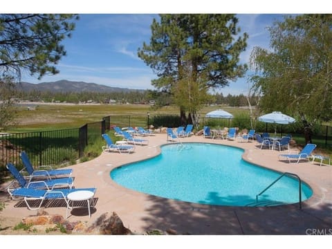 Mountain view, Pool view, Swimming pool