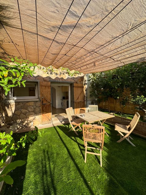 Garden, Dining area, sunbed