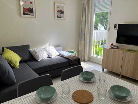 Communal lounge/ TV room, TV and multimedia, Living room, Seating area